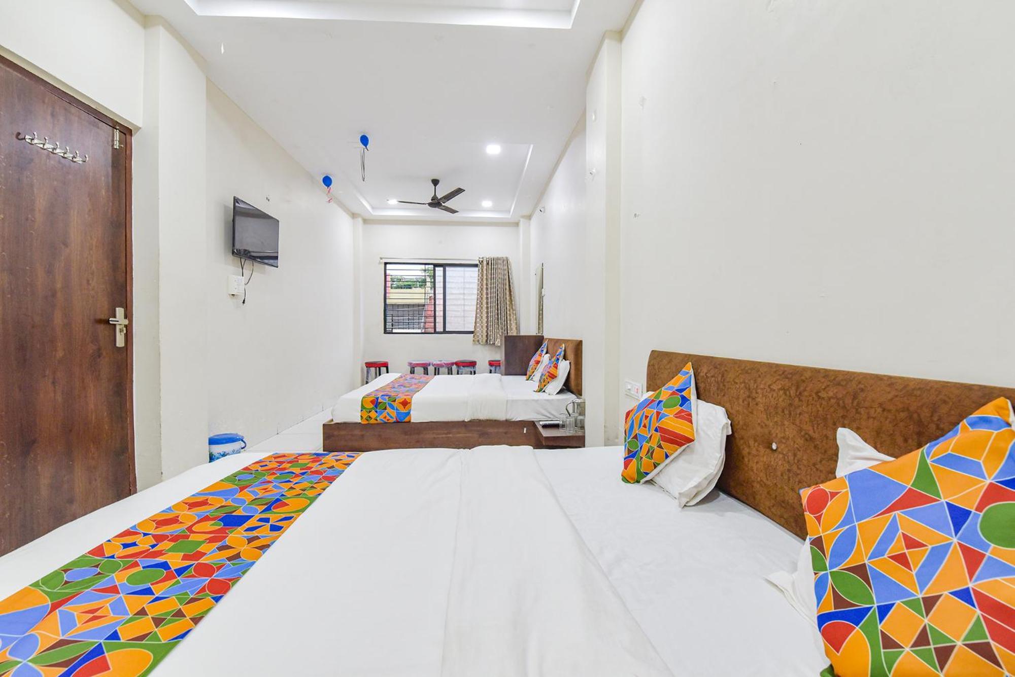 Fabexpress Devani Palace อุจเจน ภายนอก รูปภาพ