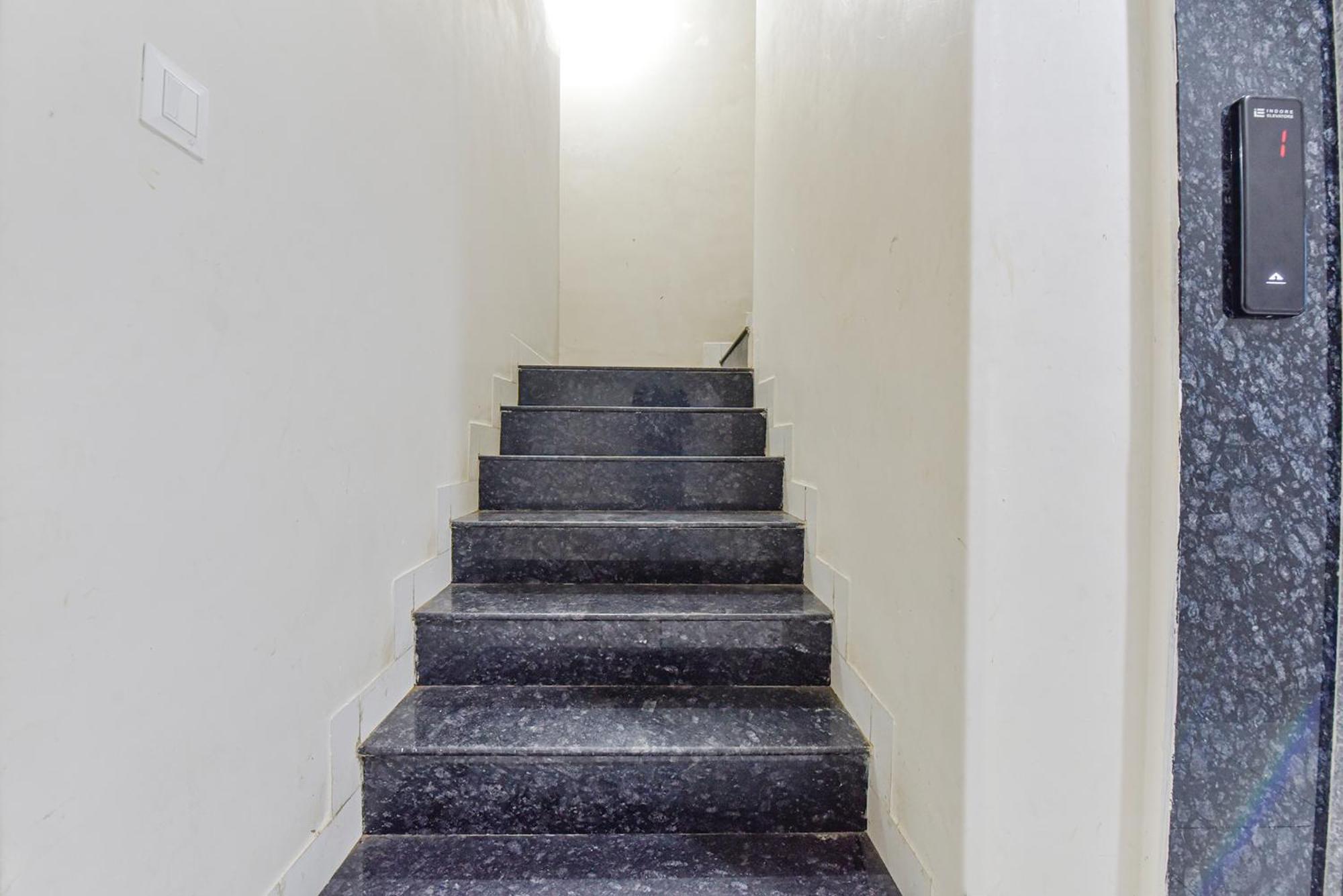 Fabexpress Devani Palace อุจเจน ภายนอก รูปภาพ